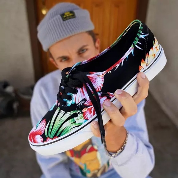 🚫SOLD🚫Vans Woman’s Authentic Hawaiian Floral Skate Shoe - Black - Picture 5 of 13